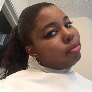 Meet your Posher, Monica